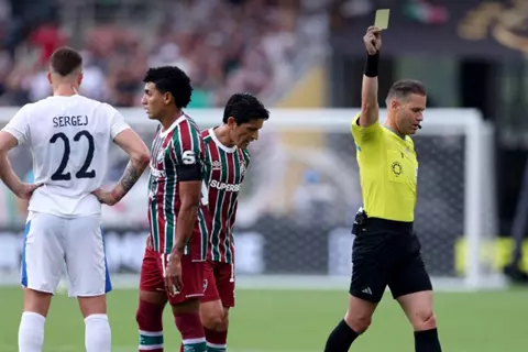  فرصة واحدة تكفي وإلغاء ضربة جزاء.. فلومينينسي يحسم أول 45 دقيقة أمام الهلال